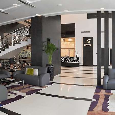 S Hotel Bahrain Sanabis Интериор снимка