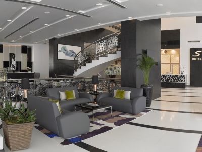 S Hotel Bahrain Sanabis Екстериор снимка