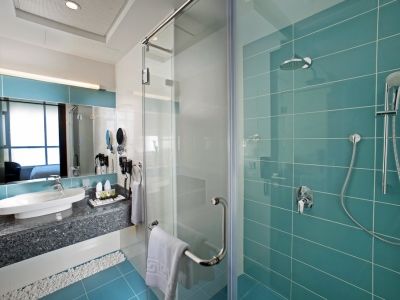 S Hotel Bahrain Sanabis Екстериор снимка