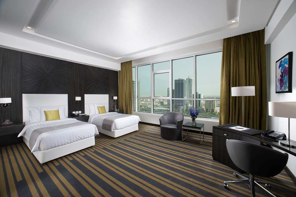 S Hotel Bahrain Sanabis Стая снимка