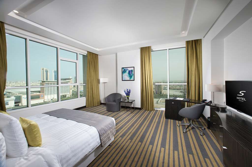 S Hotel Bahrain Sanabis Стая снимка