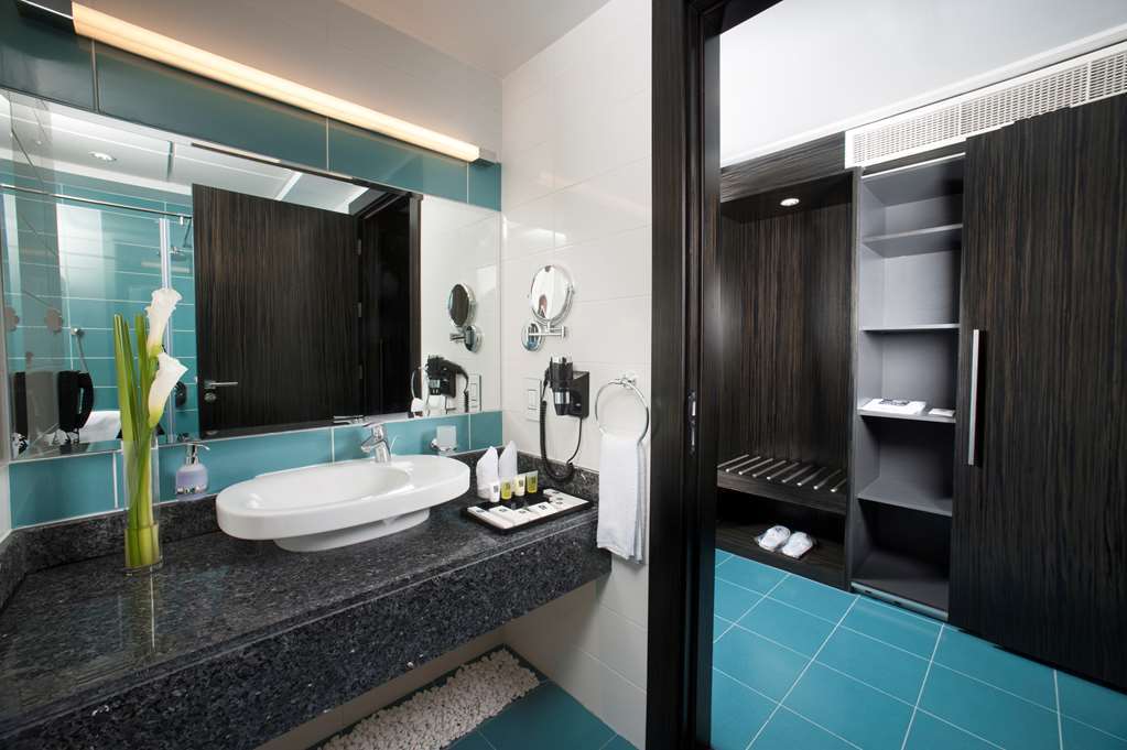 S Hotel Bahrain Sanabis Стая снимка