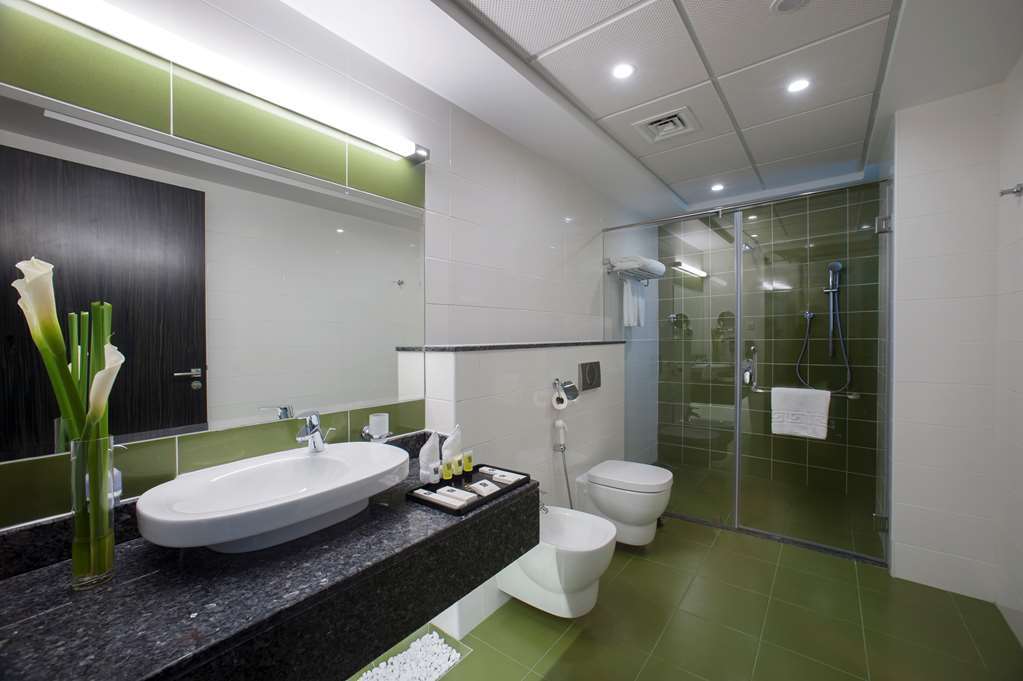 S Hotel Bahrain Sanabis Стая снимка