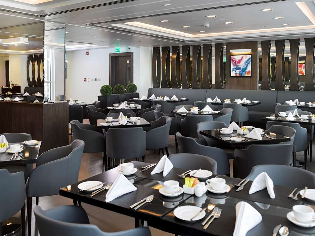 S Hotel Bahrain Sanabis Ресторант снимка